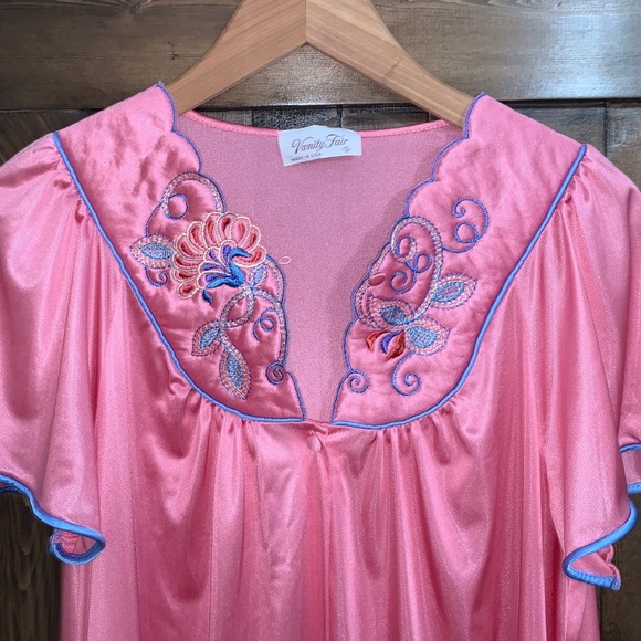 Vintage Vanity Fair nightgown - Picture 3 of 4